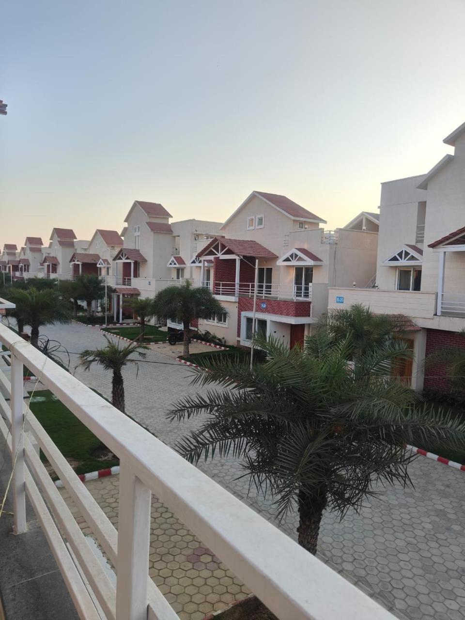 Villa In Vrindavan, Hare Krishna M Екстериор снимка