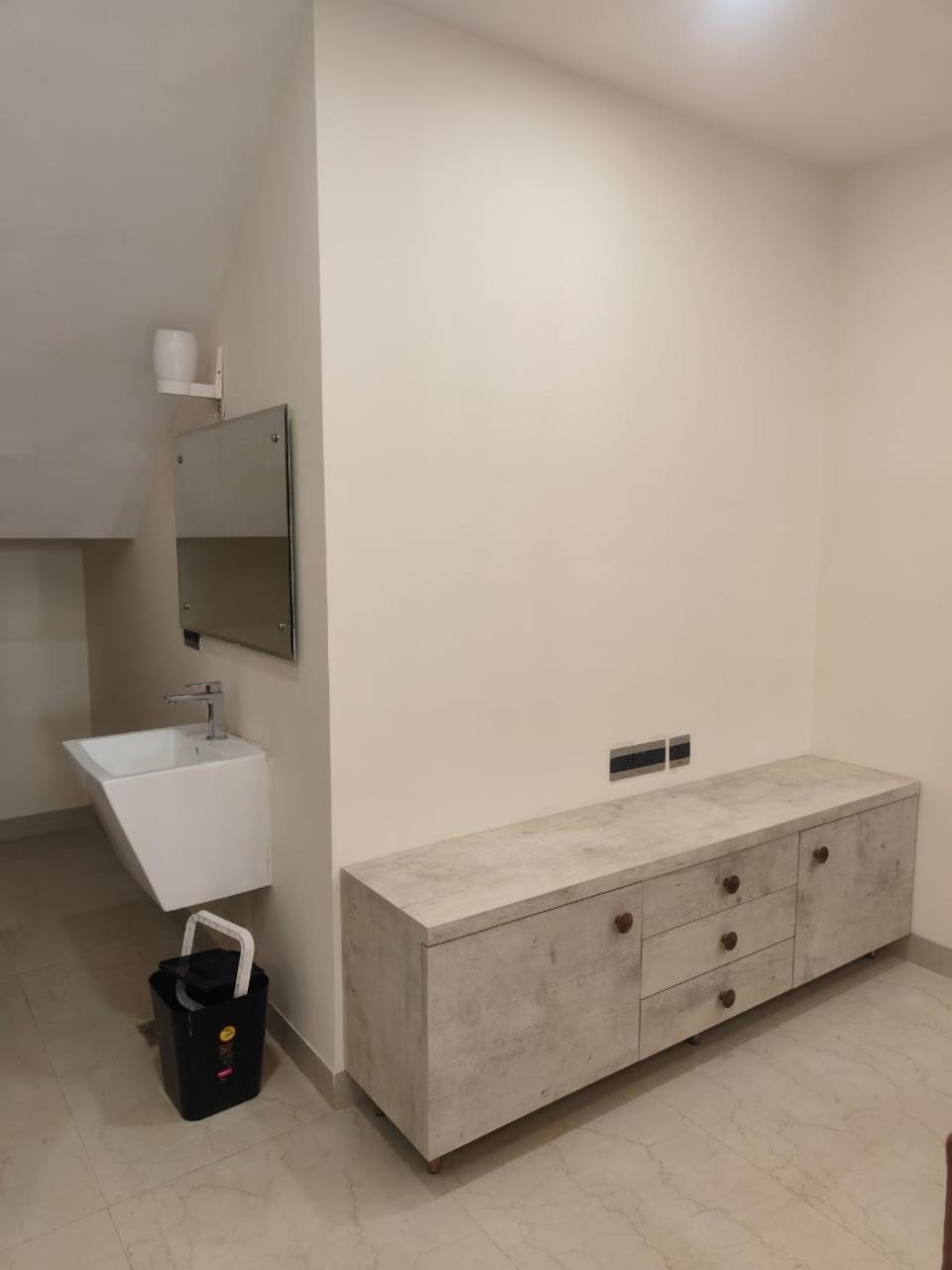 Villa In Vrindavan, Hare Krishna M Екстериор снимка
