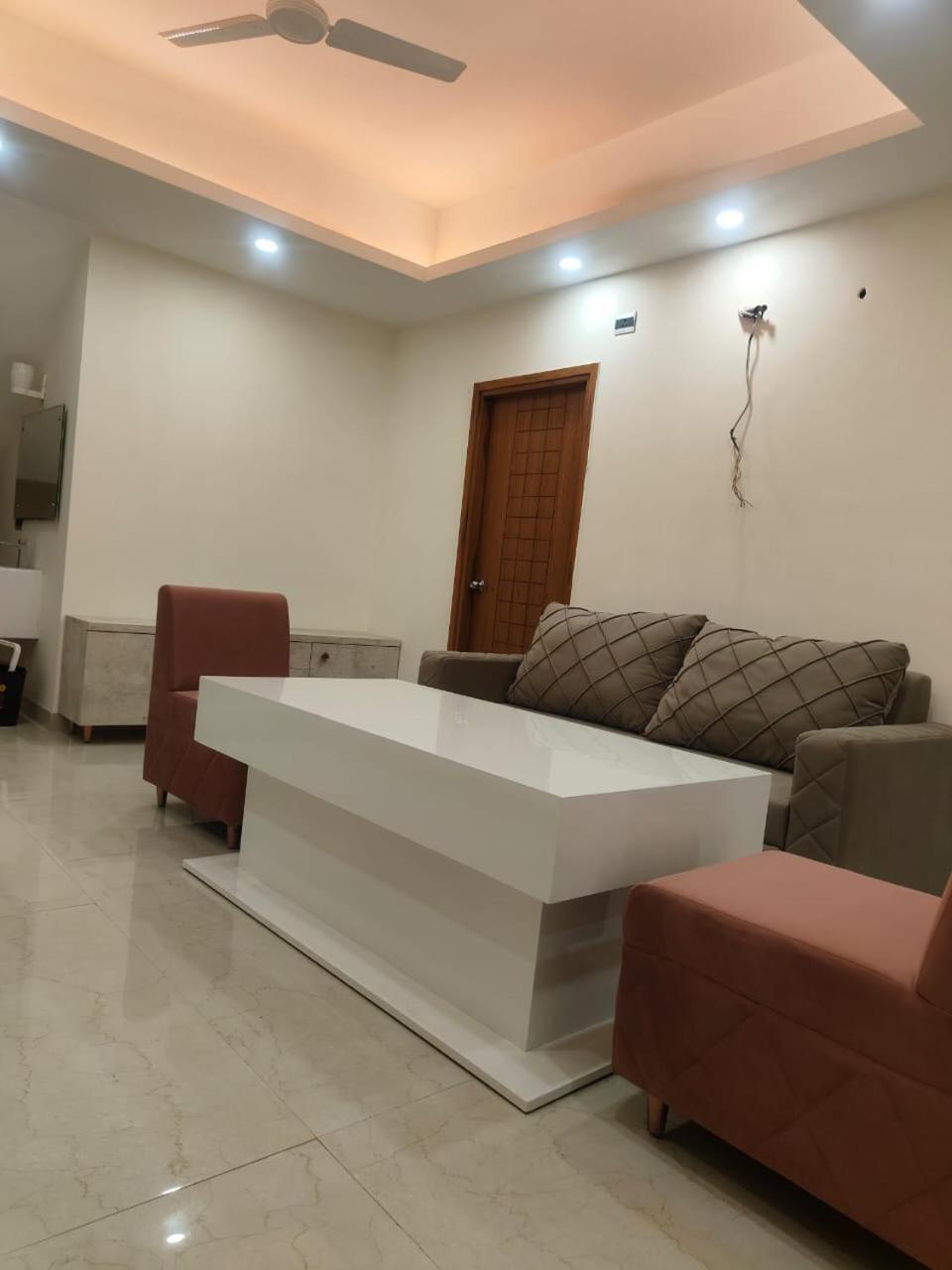 Villa In Vrindavan, Hare Krishna M Екстериор снимка